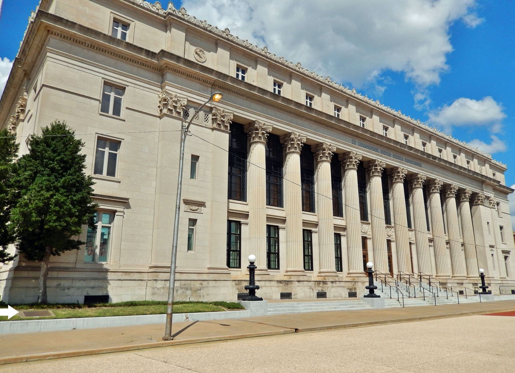 Ed Edmondson United States Courthouse (<i>southeast elevation</i>) image. Click for full size.