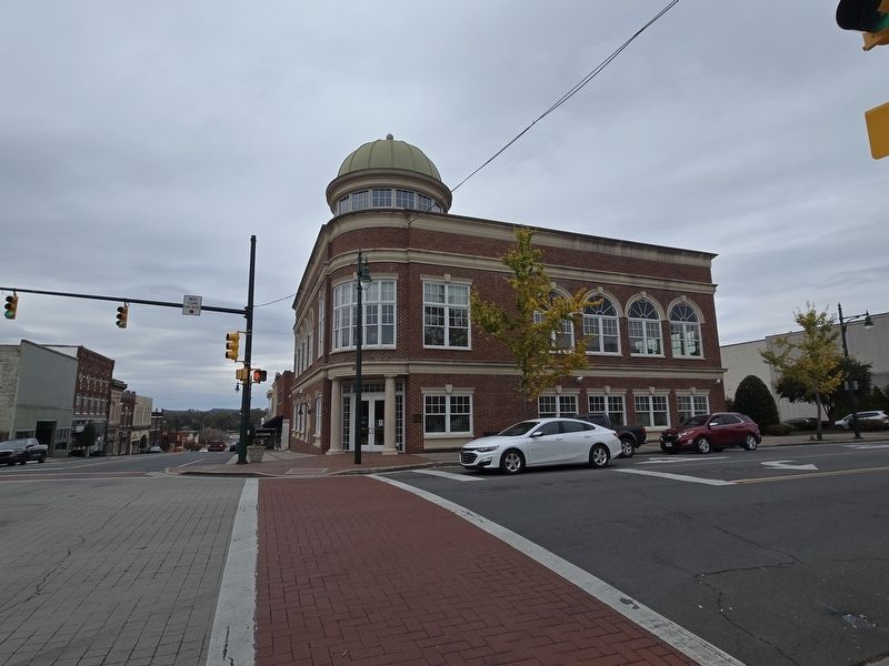 Full view of the Pinnacle Financial Partners building image. Click for full size.