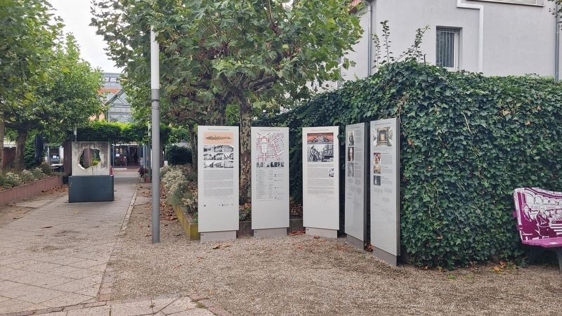 The Marker is the middle marker of the five markers. Click for full size. The Marker is the middle marker of the five markers image. Click for full size.