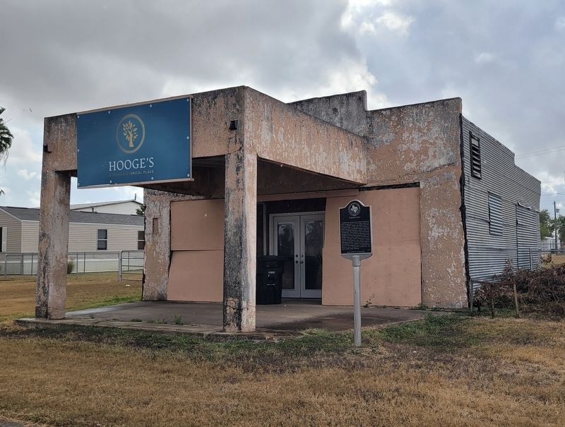 Hooge�s Store and Marker image. Click for full size.