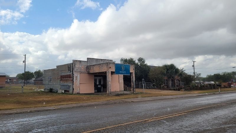 The view of the Hooge�s Store and Marker from the street image. Click for full size.