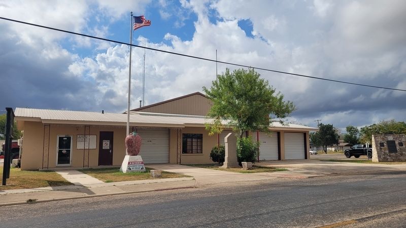 The view of the World War Heroes Memorial at the Poteet Fire Station image. Click for full size.