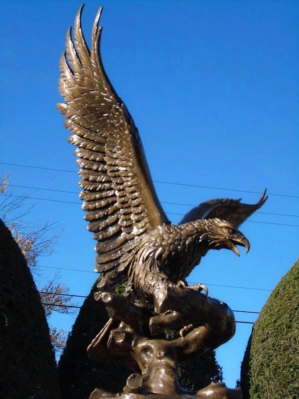 Eagle Atop 14th QM Det Memorial Plinth image. Click for full size.