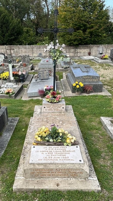 Tombe de Louis Braille / Louis Braille�s Tomb image. Click for full size.