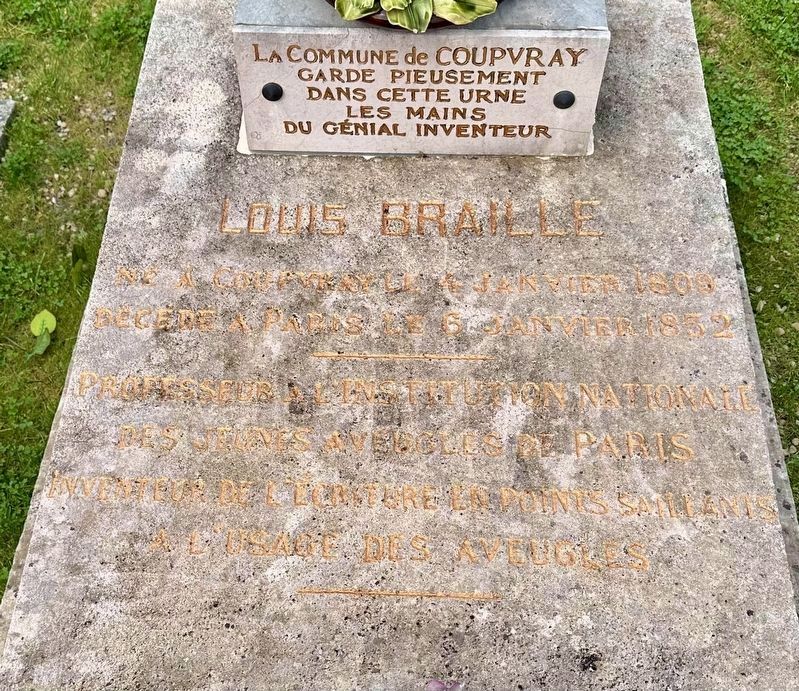Tombe de Louis Braille / Louis Braille�s Tomb - detail image. Click for full size.