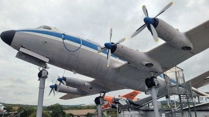 The front view of the Vickers Viscount 800 from the roof. Click for full size. The front view of the Vickers Viscount 800 from the roof image. Click for full size.