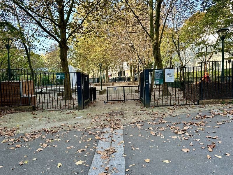 Square Marcel-Mouloudji (1986) Marker - wide view. Click for full size. Square Marcel-Mouloudji (1986) Marker - wide view image. Click for full size.