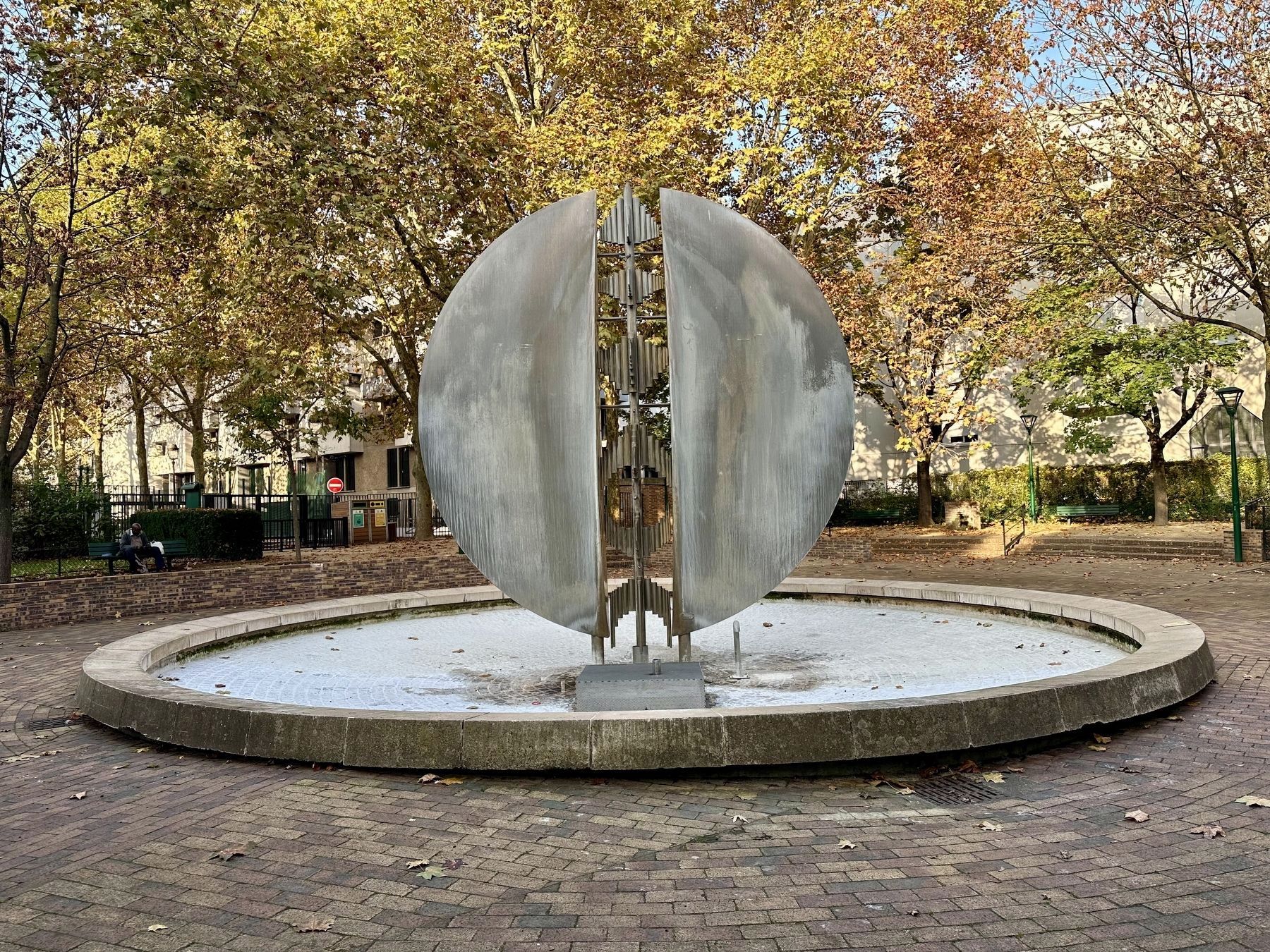 Sculpture by Davos Hanich, with fountain. Click for full size. Sculpture by Davos Hanich, with fountain image. Click for full size.