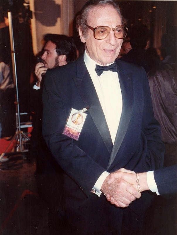Irv Kupcinet at the 1990 Academy Awards show image. Click for full size.