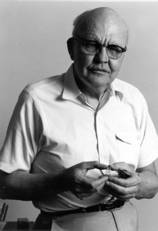 Jack Kilby image. Click for full size.