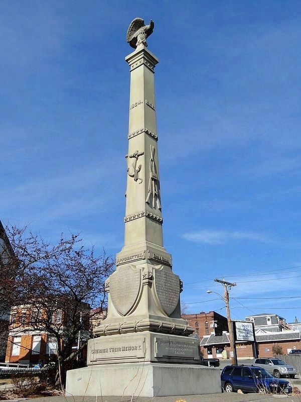 Marlborough's Soldiers' and Sailors' Monument image. Click for full size.
