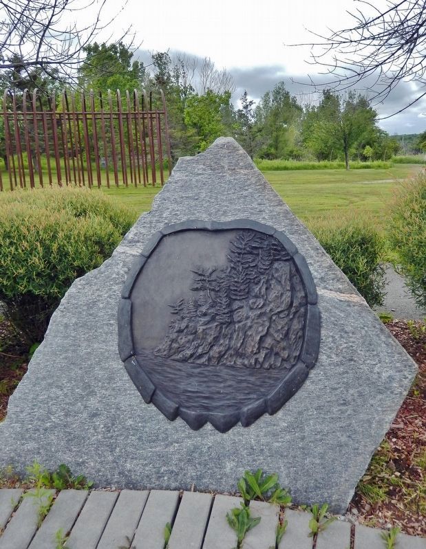 Huron-Wendat Circle &bull; Rock / rocher image. Click for full size.