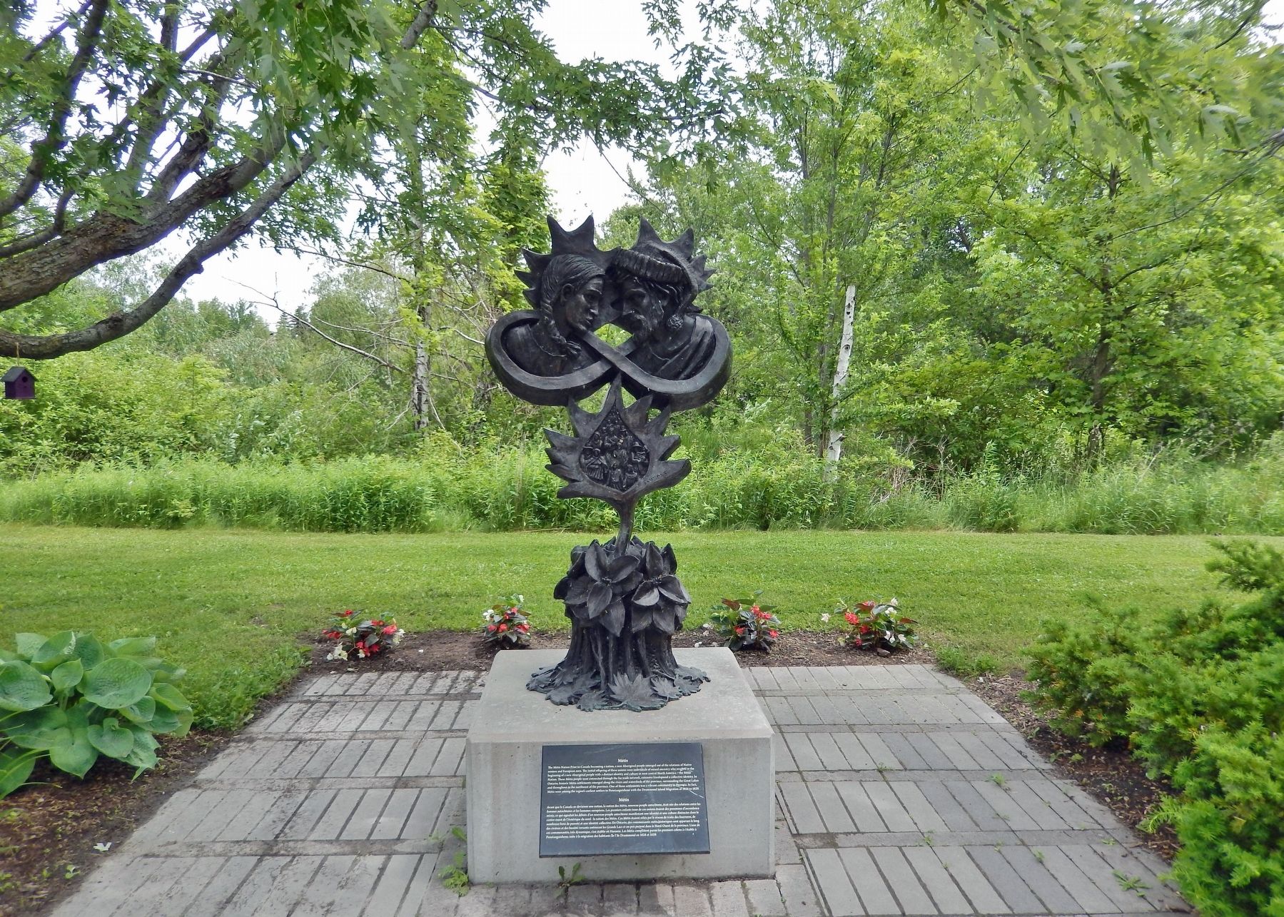 M�tis Marker & Sculpture image. Click for full size.