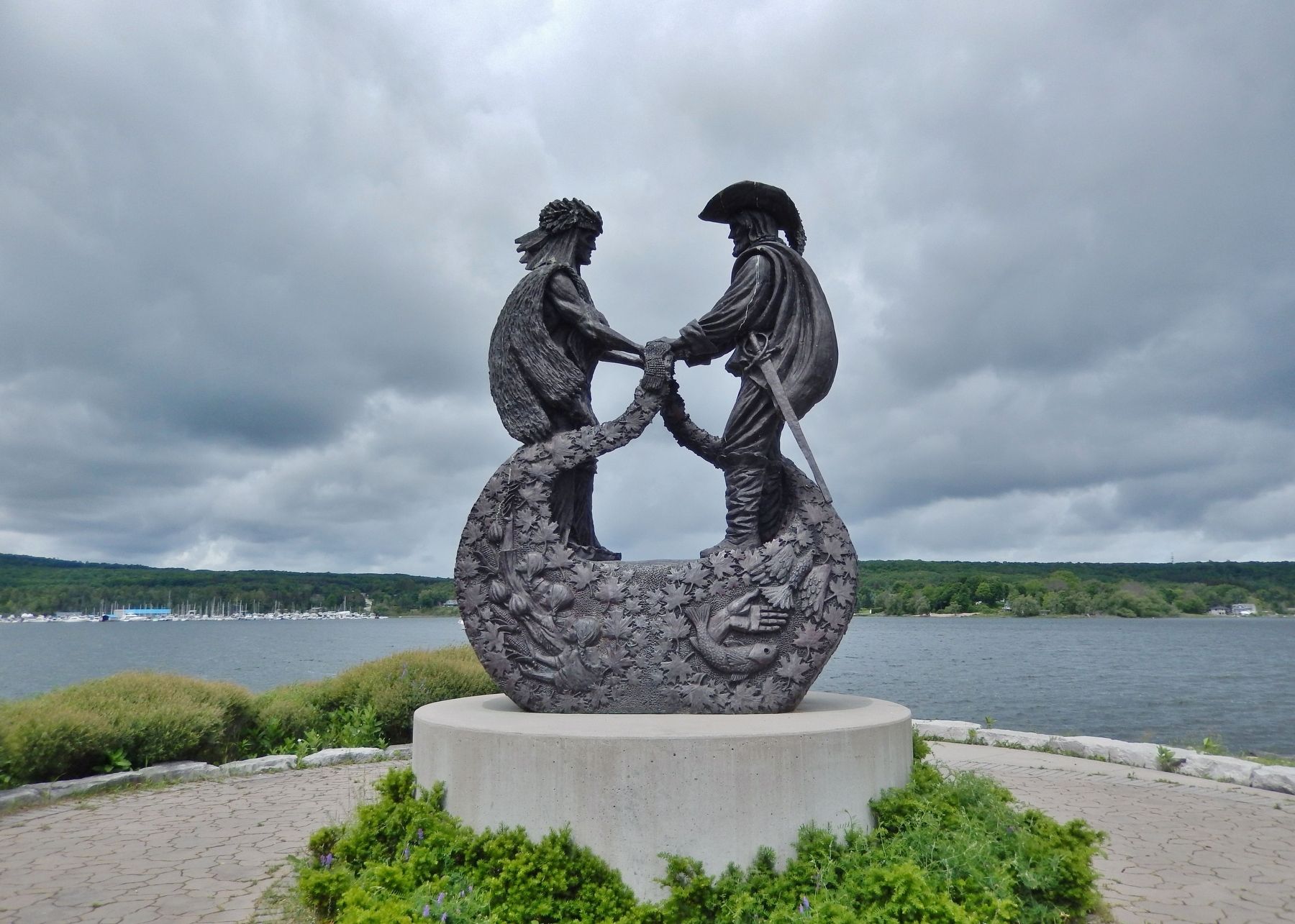 The Meeting / La rencontre Sculpture image. Click for full size.
