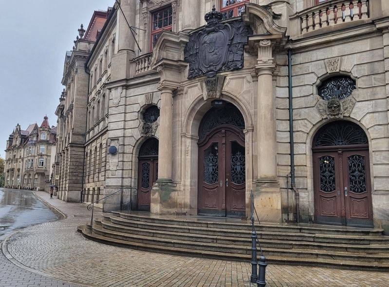 The entrance to the Palace of Justice and Marker image. Click for full size.