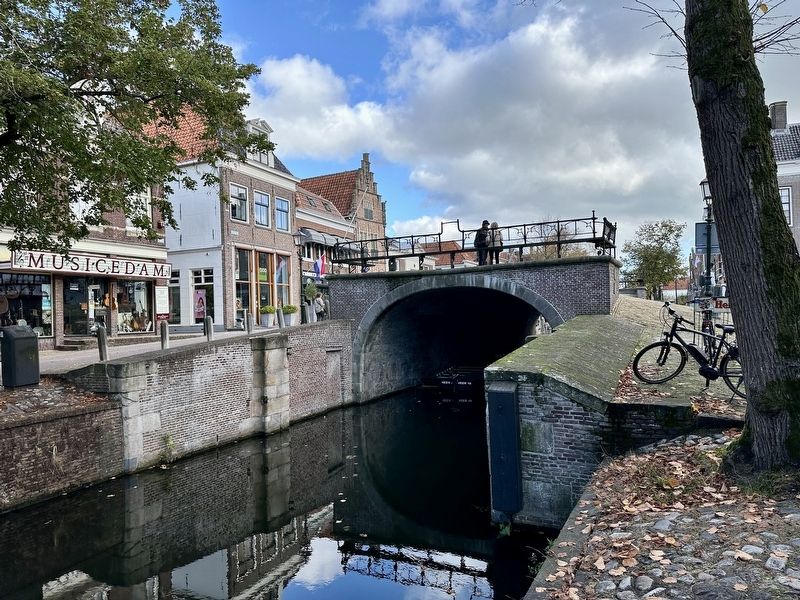 Looking east toward the Damsluis image. Click for full size.