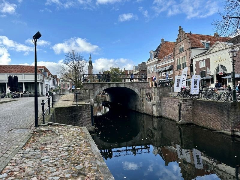 Looking west towards the Damsluis image. Click for full size.