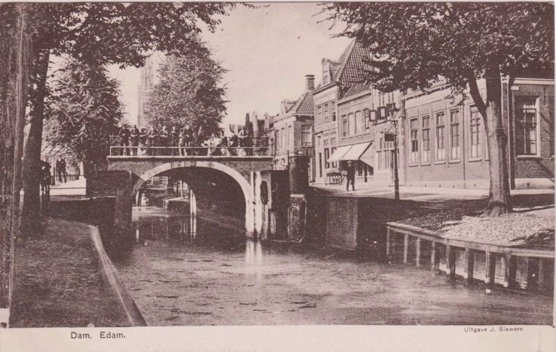 Looking west towards the Damsluis image. Click for full size.