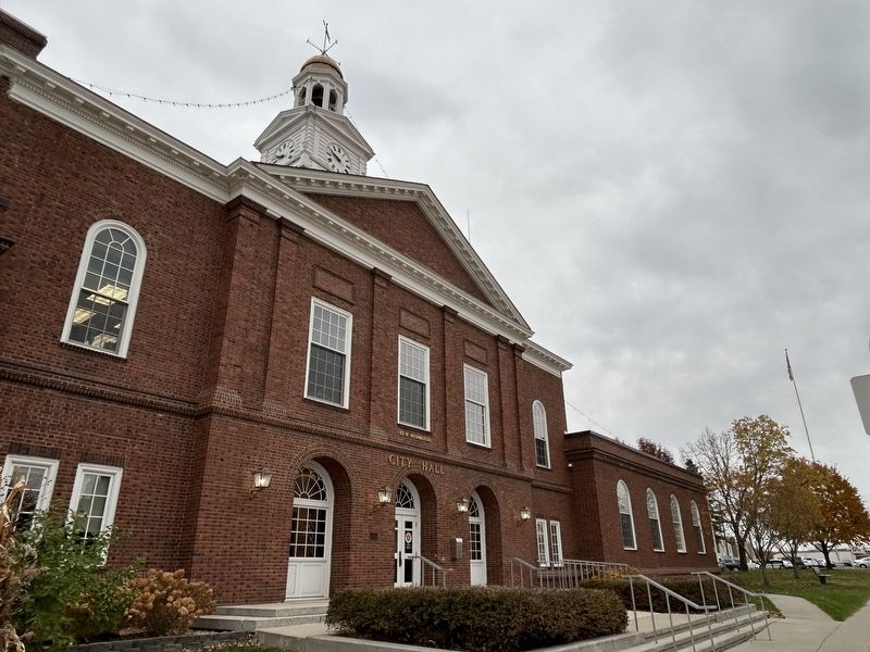 Fergus Falls City Hall & Marker image. Click for full size.