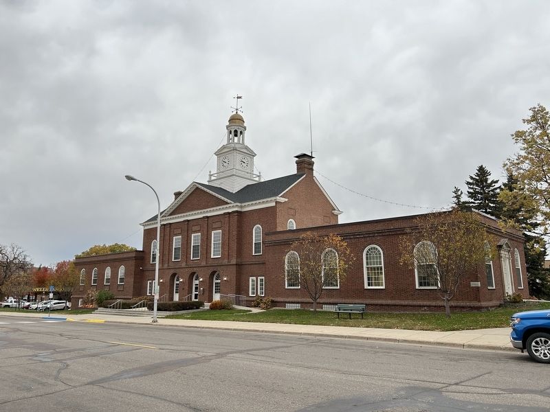 Fergus Falls City Hall image. Click for full size.