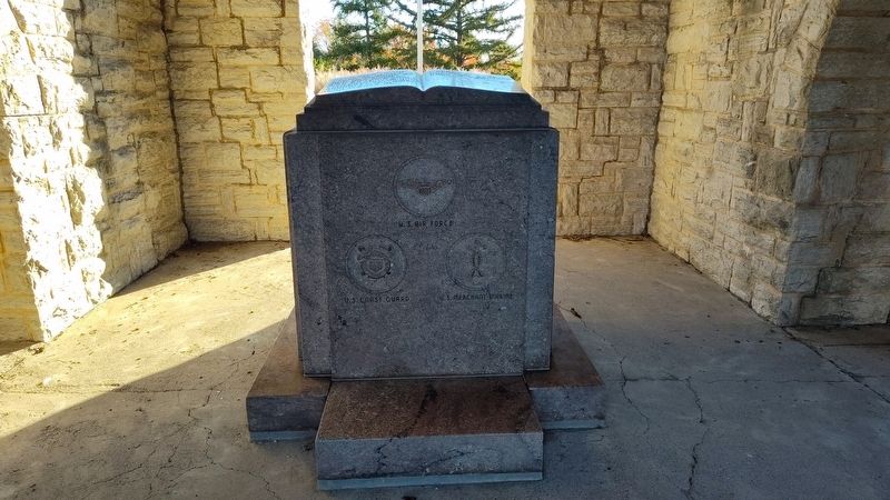 Dayton Memorial Park Veterans Memorial image. Click for full size.