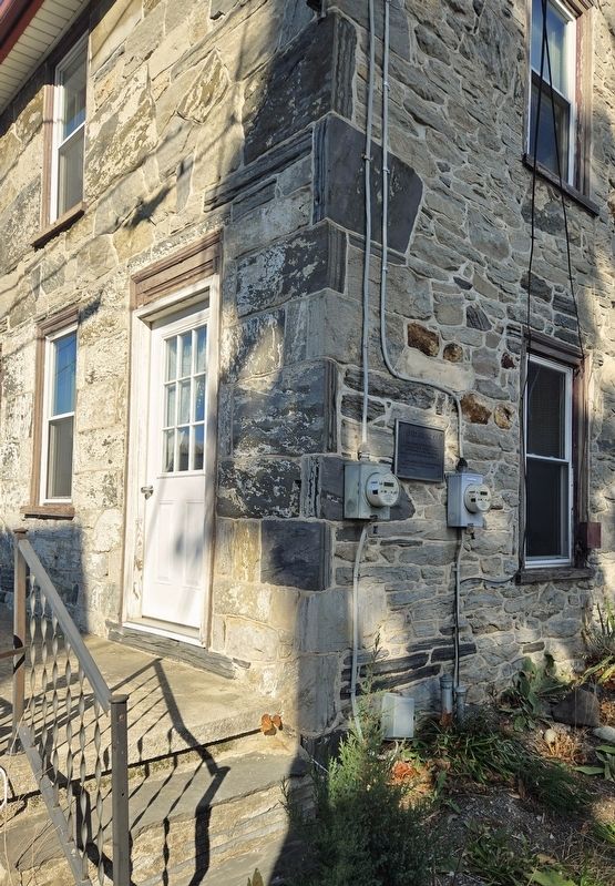 A Very Old House Marker image. Click for full size.