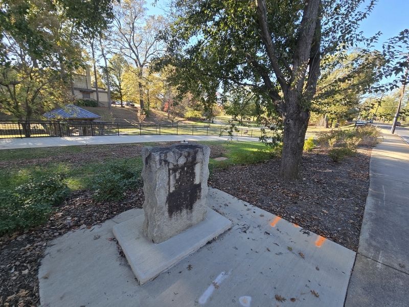 Full view of Wildcat Highway Marker overlooking Independence Park image. Click for full size.