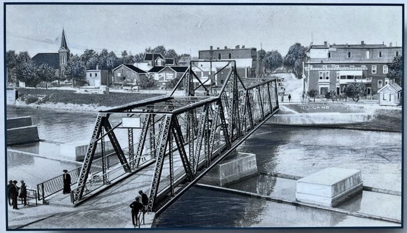 The Bridges of the Fourth Canal marker photo detail image. Click for full size.