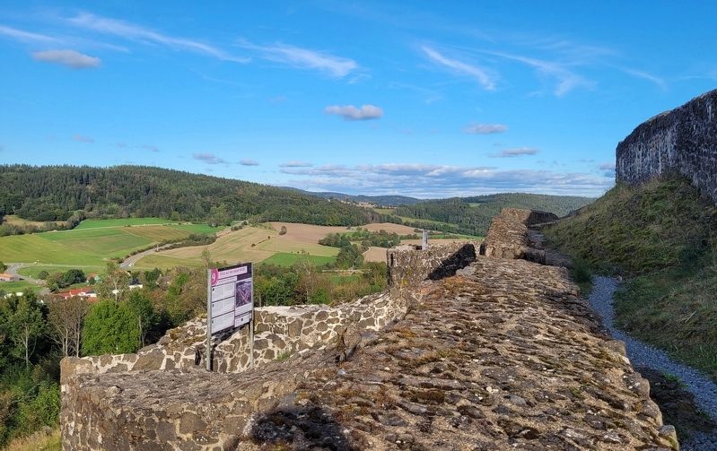The view of the marker along the castle wall image. Click for full size.