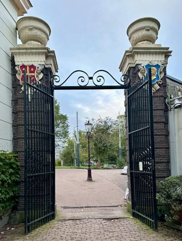 Toegangspoort / Entrance Gate - interior side of gate image. Click for full size.