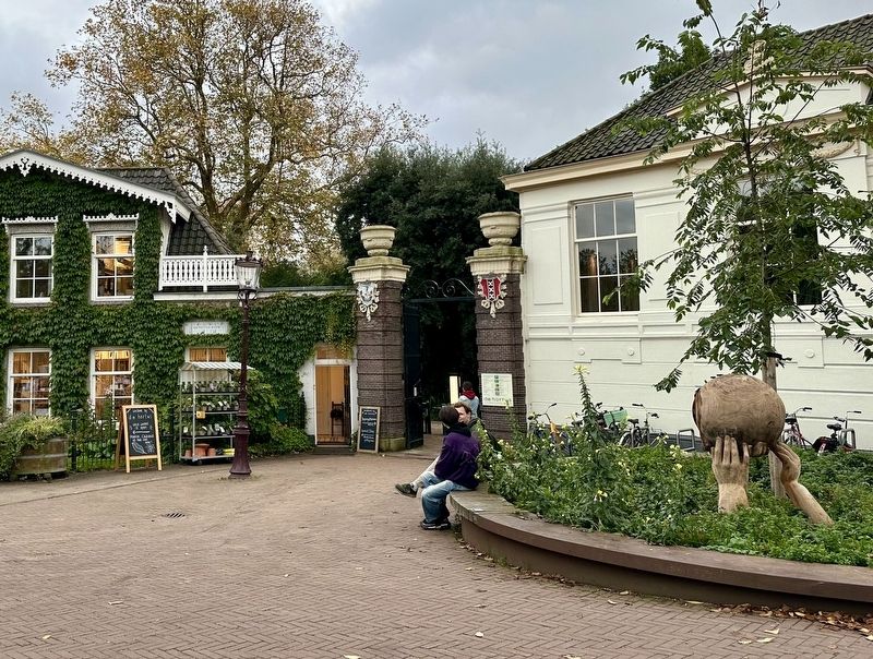 Toegangspoort / Entrance Gate - exterior side, looking in to De Hortus (the botanical garden) image. Click for full size.
