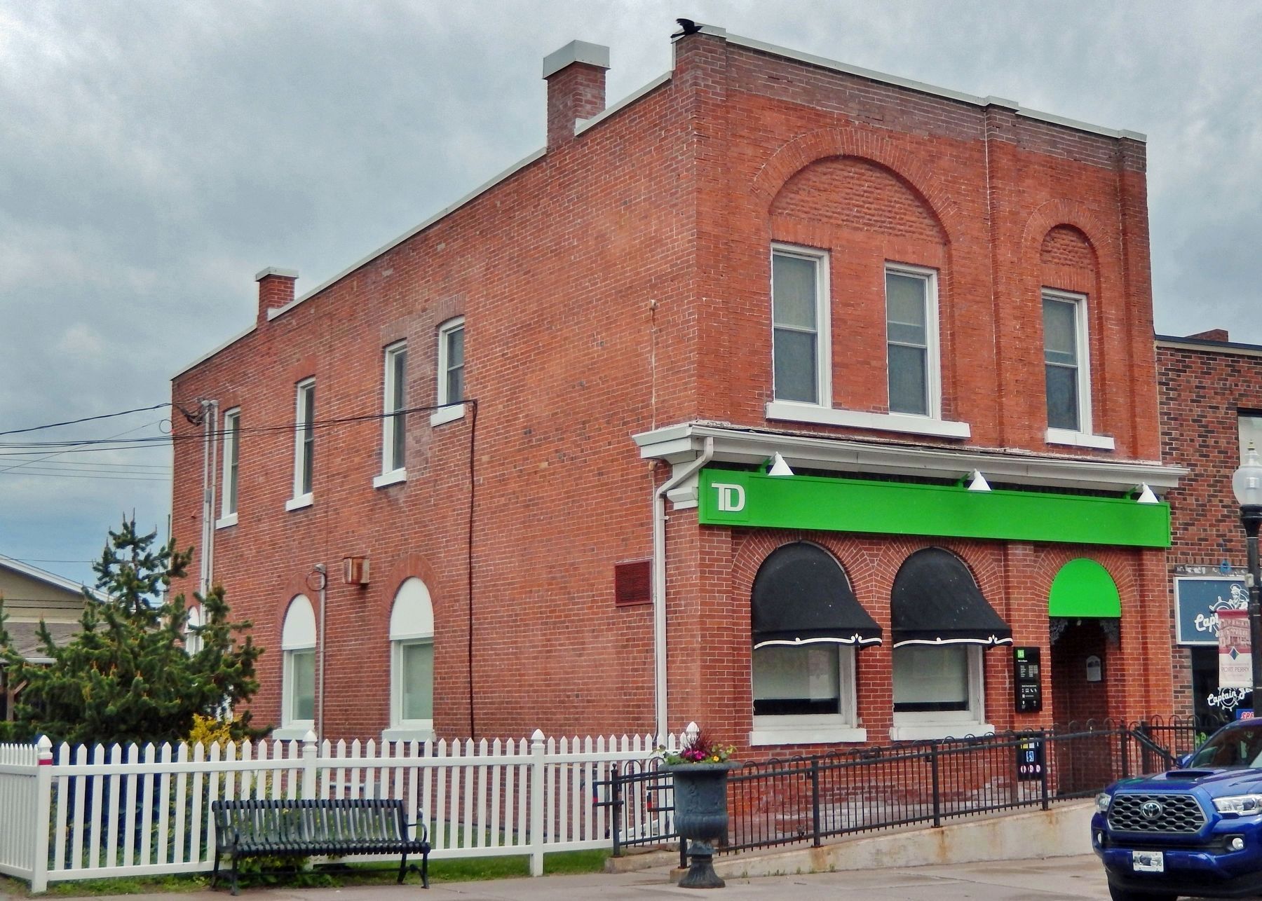 Canadian Bank of Commerce Building (<i>southwest elevation</i>). Click for full size. Canadian Bank of Commerce Building (<i>southwest elevation</i>) image. Click for full size.