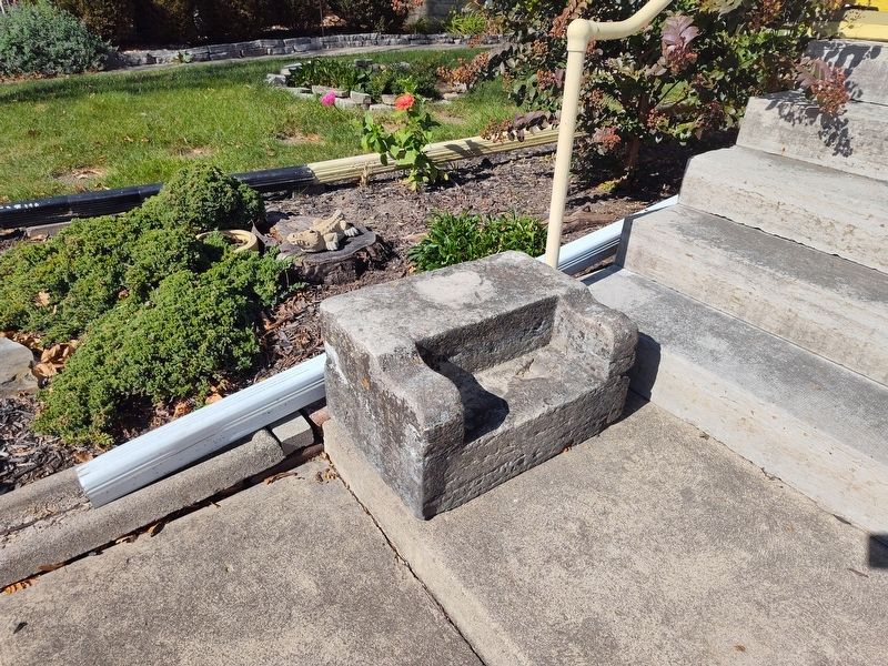 An old carriage step stone image. Click for full size.