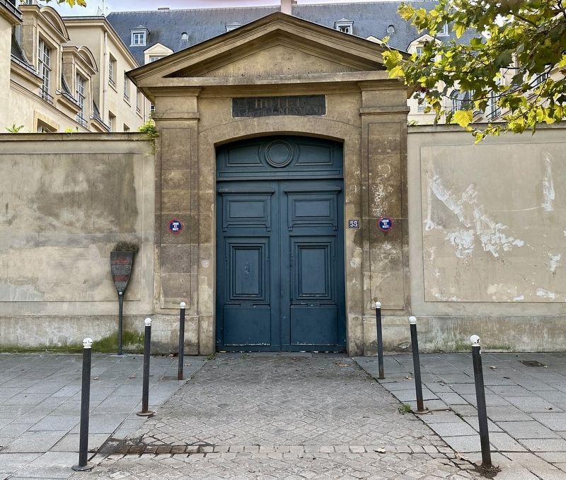 Hôtel de Nesmond Marker - wide view. Click for full size. Hôtel de Nesmond Marker - wide view image. Click for full size.
