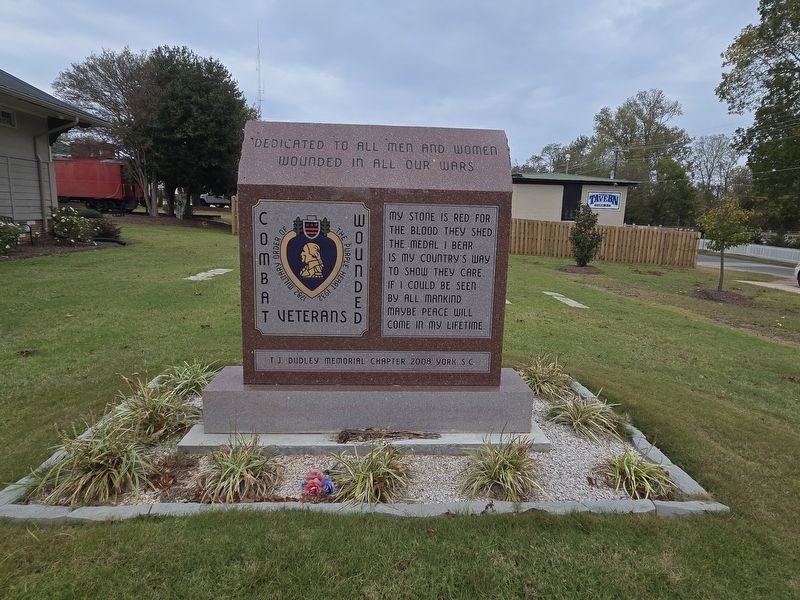 Full view of the York Purple Heart Monument image. Click for full size.