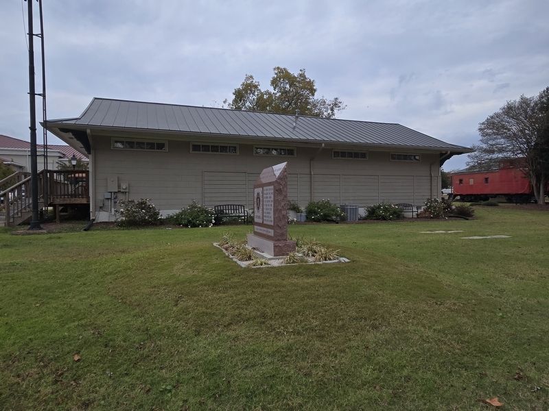 Side view of York Purple Heart Monument looking towards depot image. Click for full size.