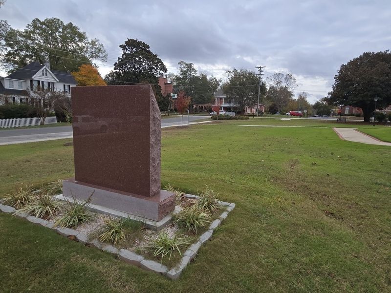 Rear view of York Purple Heart Monument looking towards East Liberty and Garner Streets image. Click for full size.