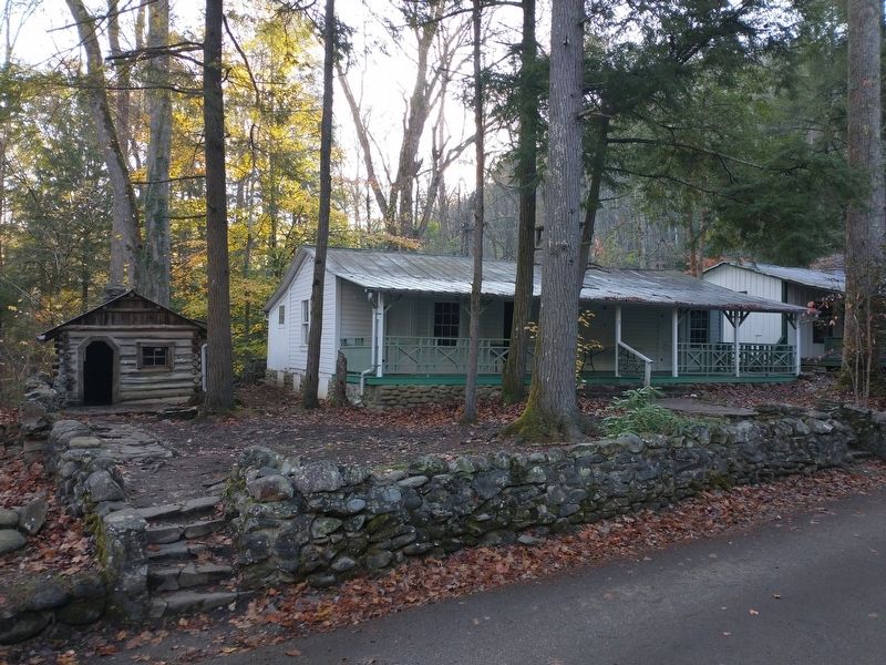 Cabin #5: Ijams / Addicks Cabin and "Adamless Eden" Dollhouse. image. Click for full size.