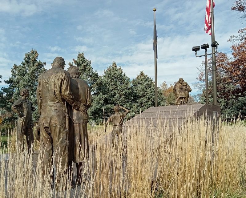 Victory '95 statues image. Click for full size.