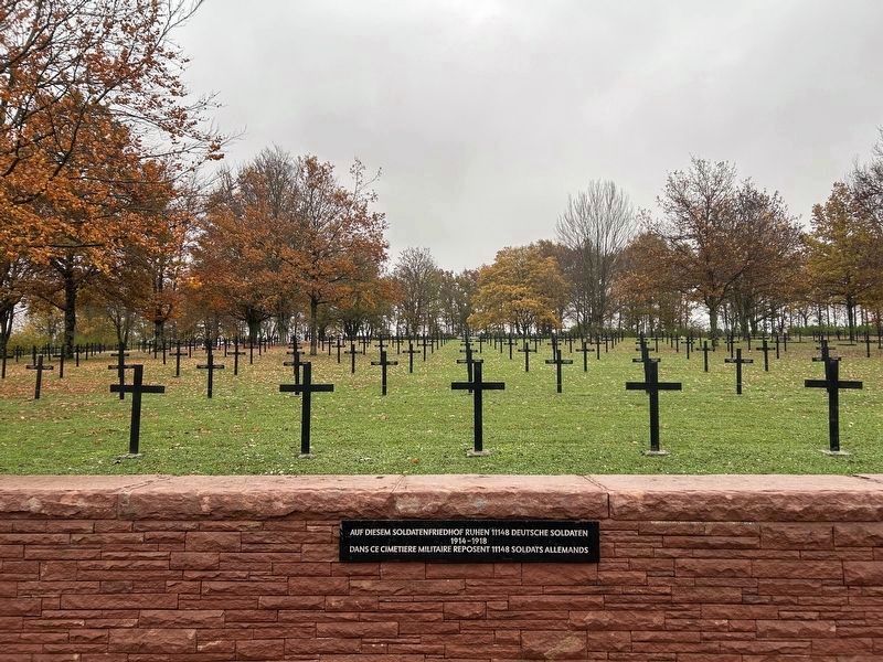 The Plaque to the Right of the Marker image. Click for full size.
