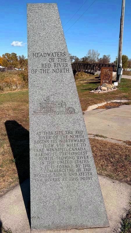 Headwaters Marker, nearby image. Click for full size.