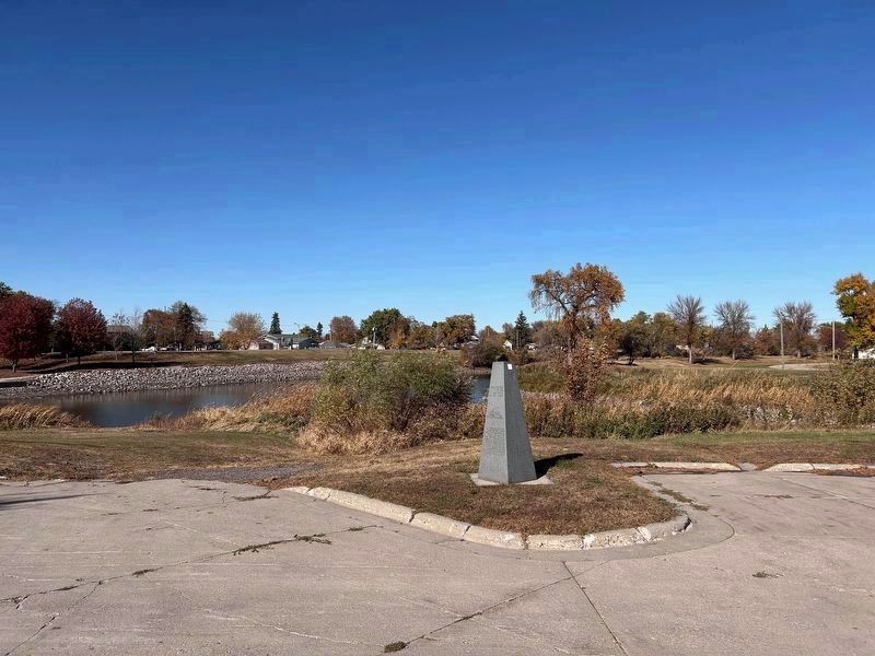 Headwaters Marker, nearby image. Click for full size.