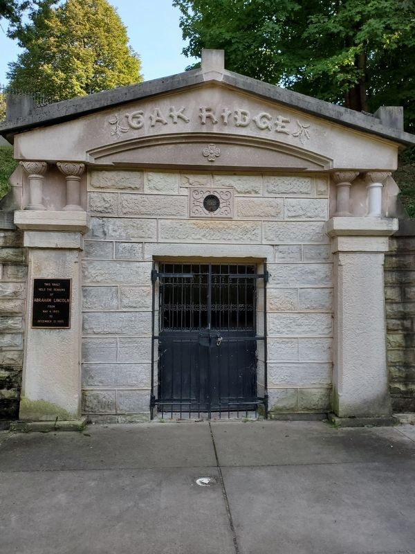 Closeup photo of vault and marker image. Click for full size.
