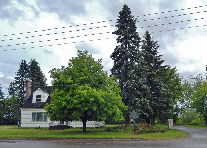 Lac La Pluie House / La Maison du lac la Pluie Marker. Click for full size. Lac La Pluie House / La Maison du lac la Pluie Marker image. Click for full size.