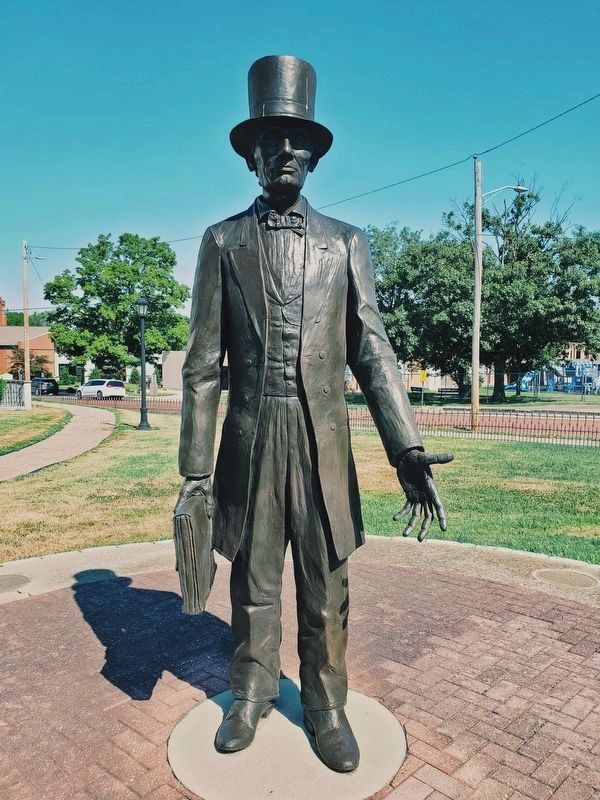 Lincoln Statue image. Click for full size.