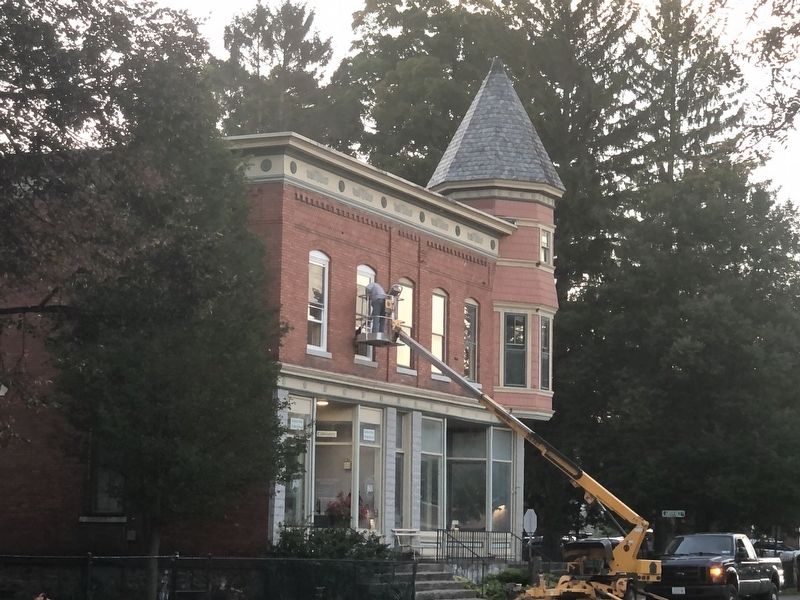 Former Cole & Brace Hardware Building image. Click for full size.