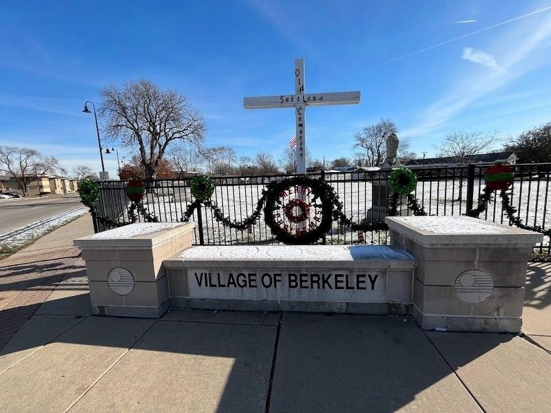 Old Settlers Cemetery cross image. Click for full size.