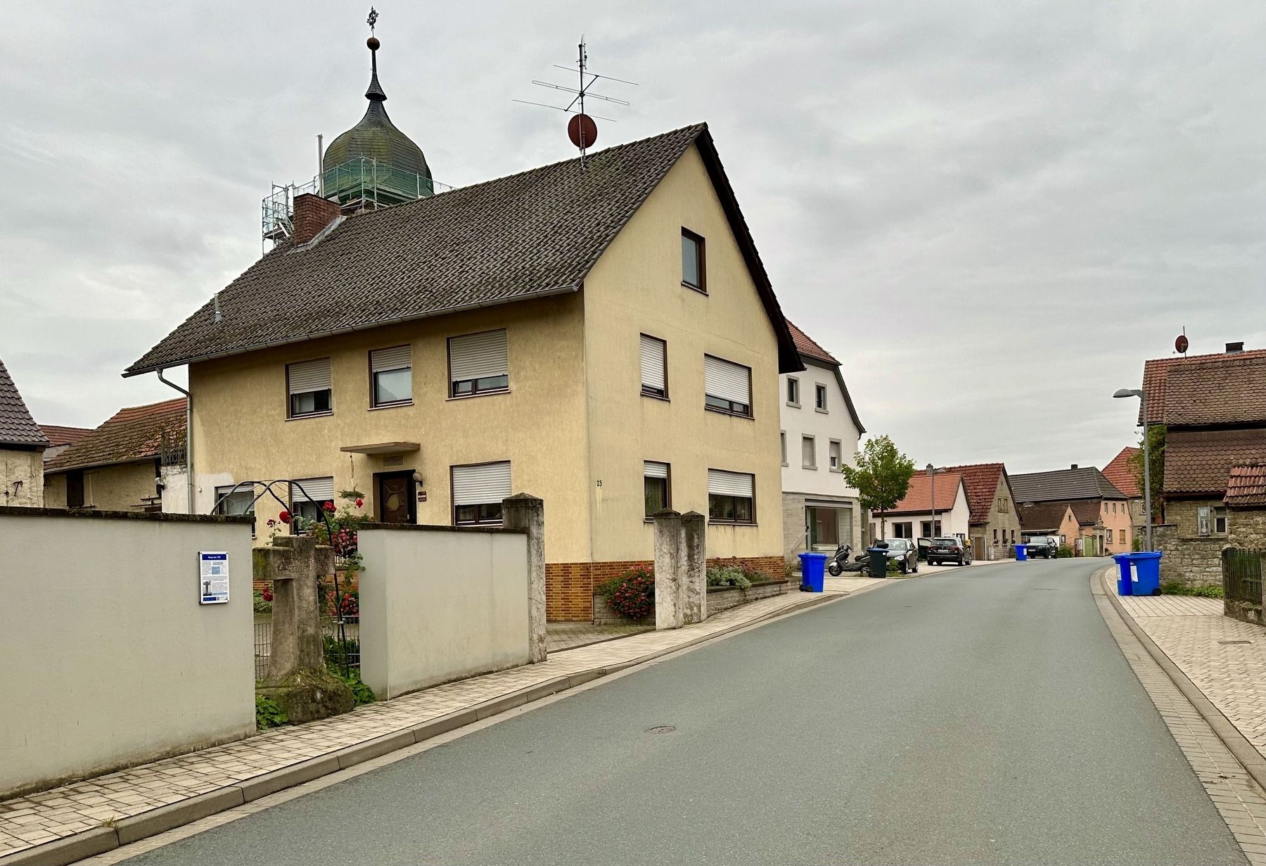 Kreuz von 1731 / Cross from 1731 Marker - wide view image. Click for full size.