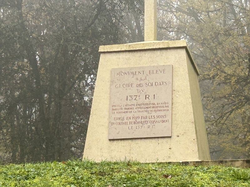 137th R.I. / 137e R.I. Marker. Click for full size. 137th R.I. / 137e R.I. Marker image. Click for full size.