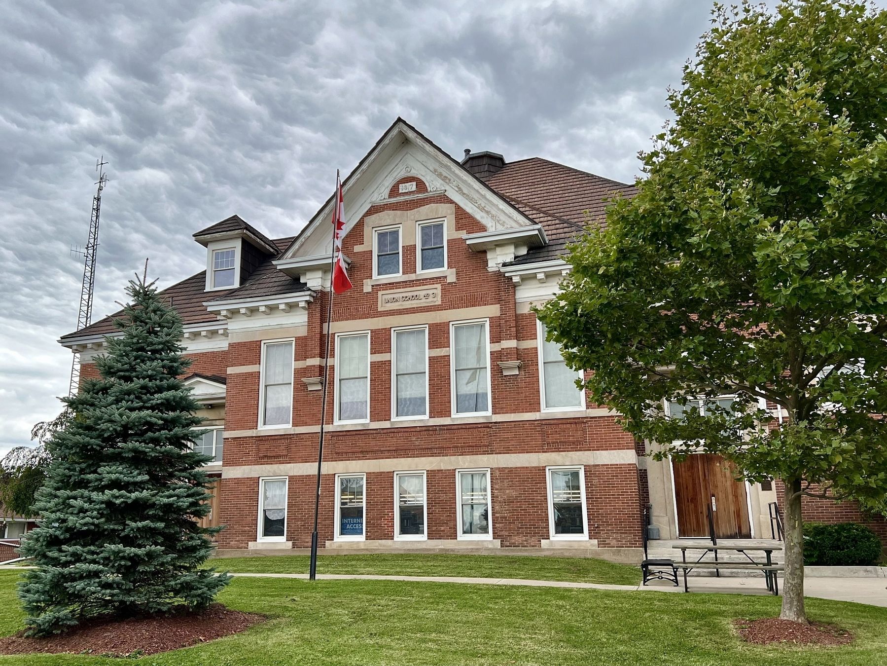 Former Selkirk Union School, 2024. Click for full size. Former Selkirk Union School, 2024 image. Click for full size.
